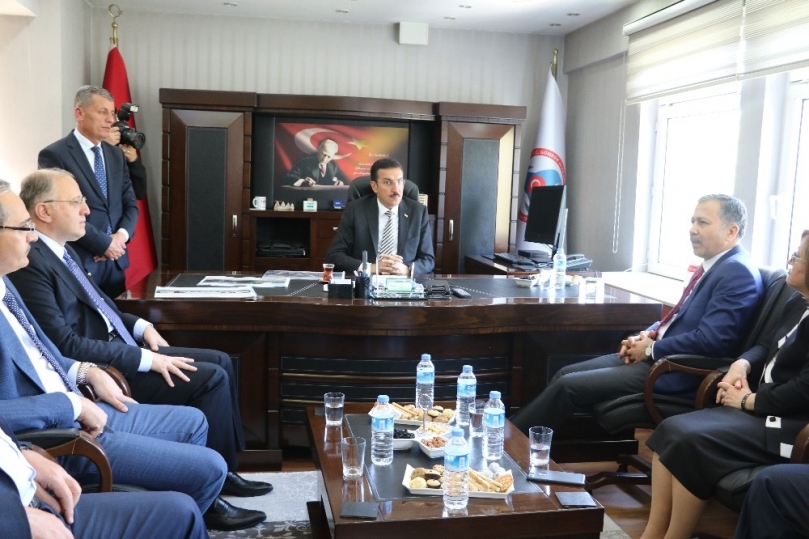 Bakan Tüfenkci: "Sadece kapı değil ticari koridor açıyoruz"