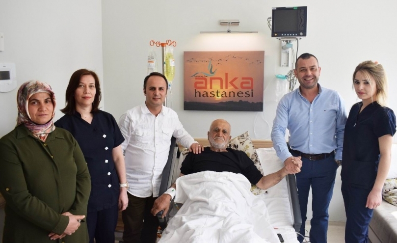 76 yaşındaki hastaya aynı anda 4 ameliyat birden yapıldı