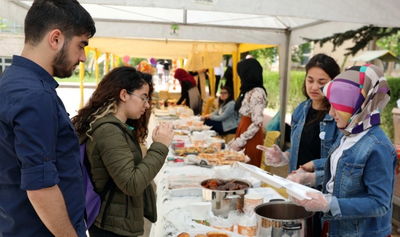GAÜN’ün duyarlı öğrencilerinden kermes