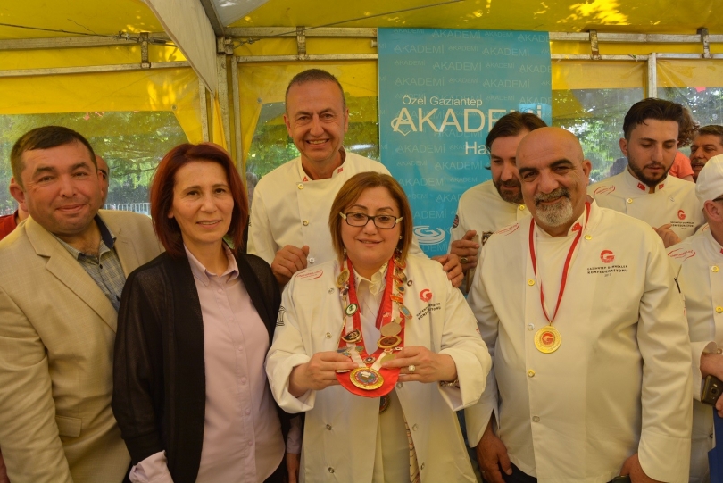 Başkan Fatma Şahin’e milli gurme nişanı