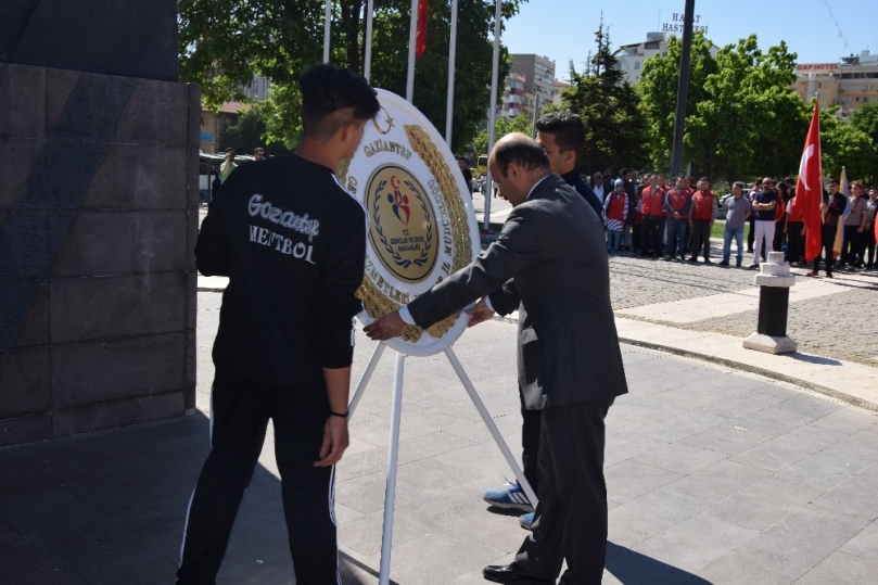 Gençlik haftası buruk başladı