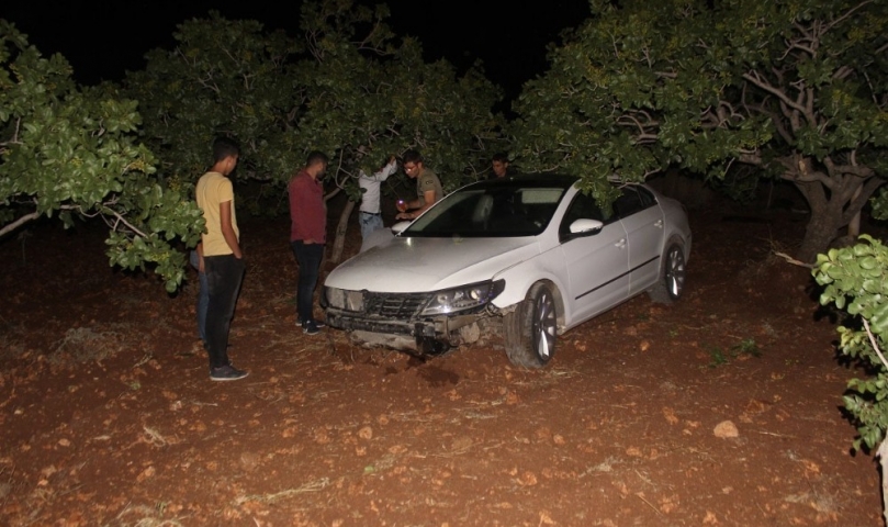 Otomobil tarlaya uçtu: 2 yaralı