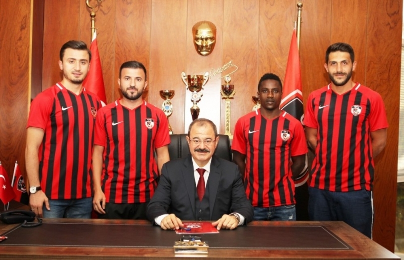 Gazişehir Gaziantep’te 4 imza birden
