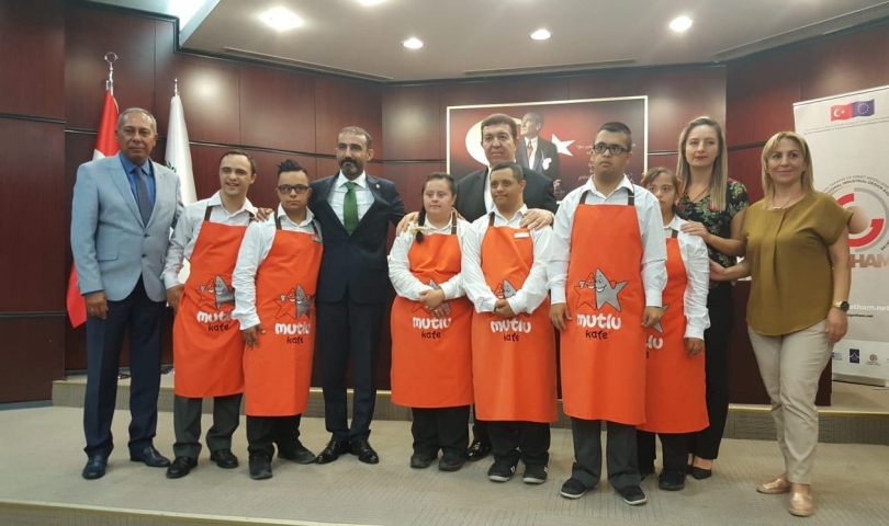 Mutlu Kafe Çalışanları, Ticaret Odası Meclis Toplantısına Renk Kattı
