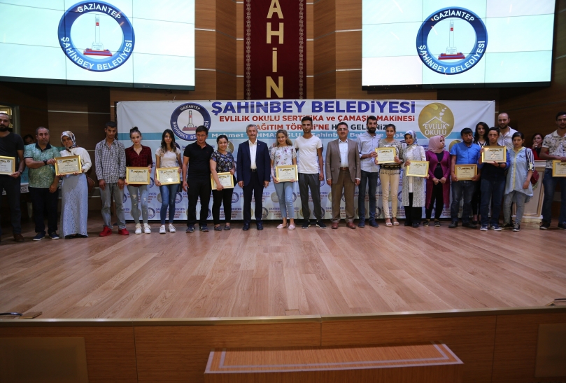 Evlilik Okulu’ndan 224 Çift Daha Sertifikalarını Aldı