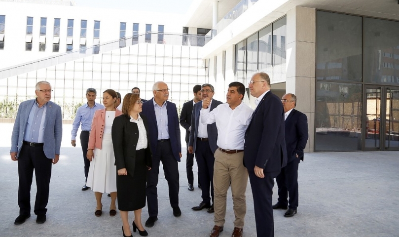 Fadıloğlu’ndan hizmet brifingi
