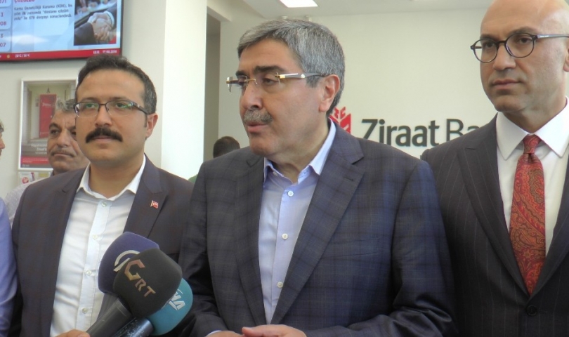 Başkan Özkeçeci dolar bozdurdu