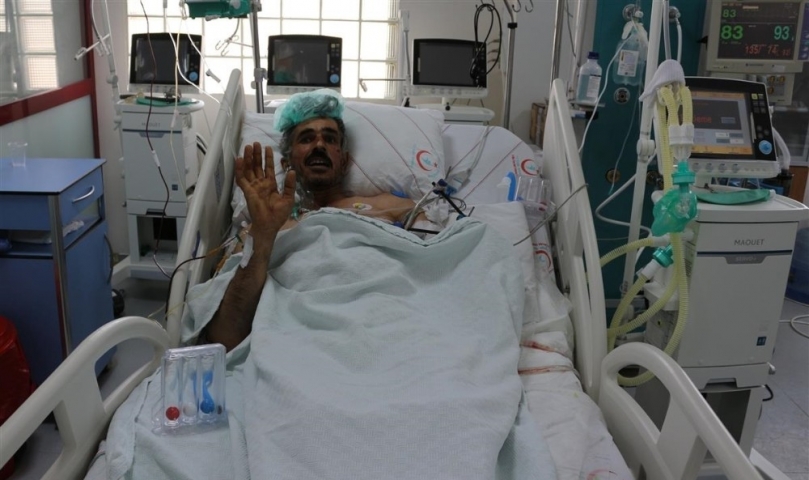 Suriye’de ağır yaralanan hasta Kilis’te hayata tutundu