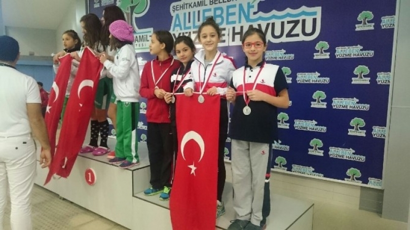 Özel Sanko Okullarının yüzme başarısı