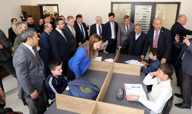 Vali gül: Güzel Bir Hizmete Şahitlik Ediyoruz