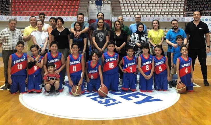 Sanko Okulları basketbol takımı il birincisi oldu