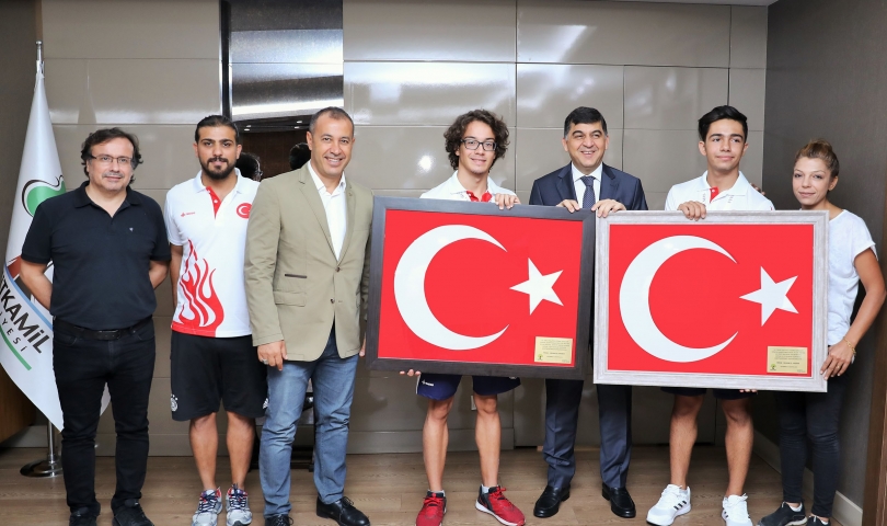 Milli sporculara coşkulu karşılama