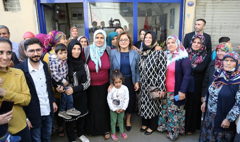 Başkan Şahin, 2 mahalleyi ziyaret etti