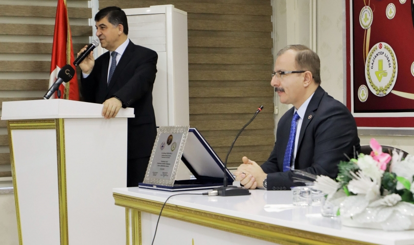 Yıllar önce mezun olduğu okulun öğrencileriyle buluştu