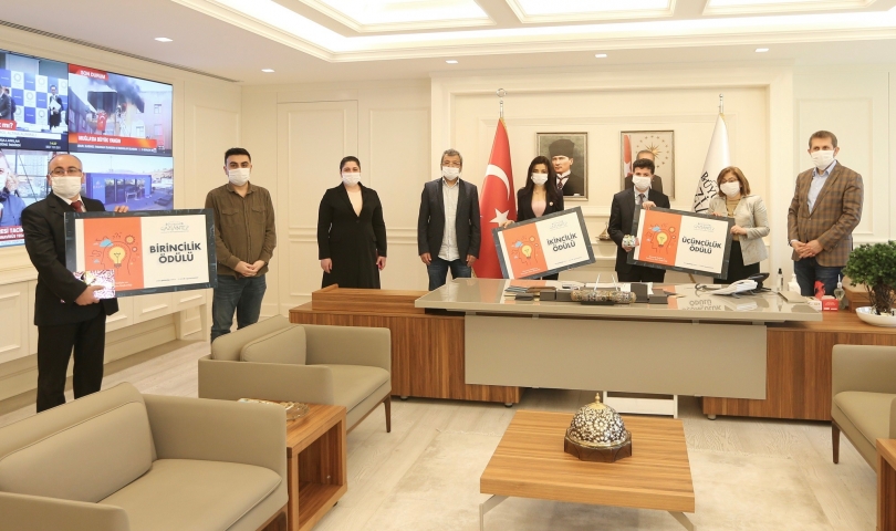 Büyükşehir personellerinin fikirlerini destekliyor