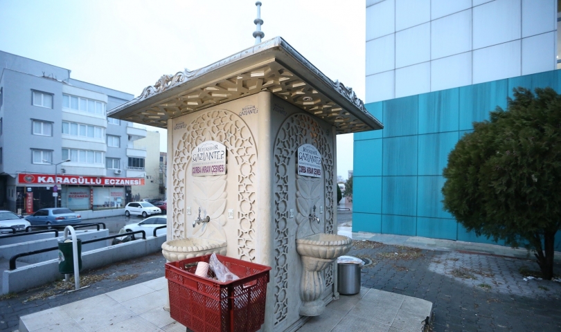 Büyükşehir, çorba ikram çeşmeleriyle vatandaşın içini ısıtıyor