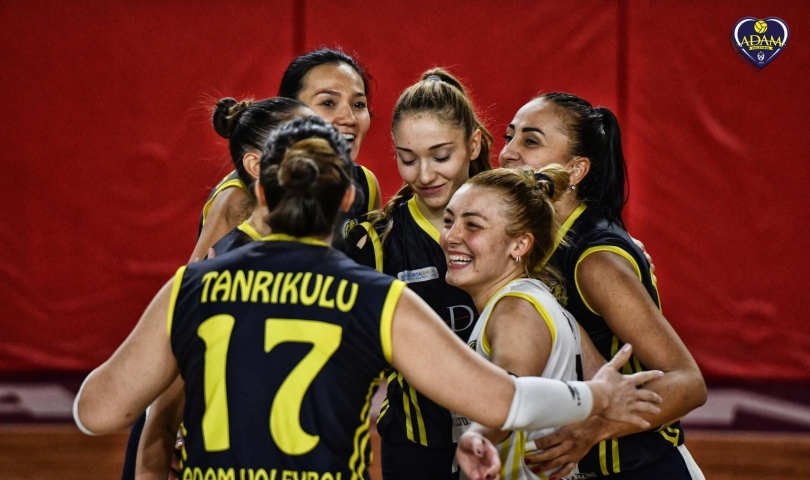 Adam Voleybol galibiyetle kapattı