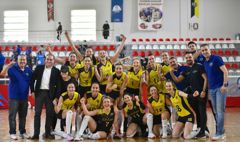 Derbide kazanan yine Adam Voleybol