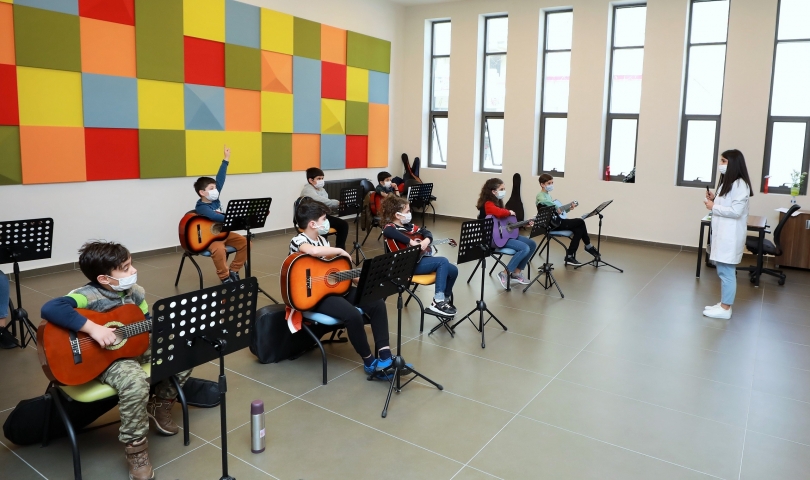 ŞSM’deki Gitar Kursuna yoğun ilgi