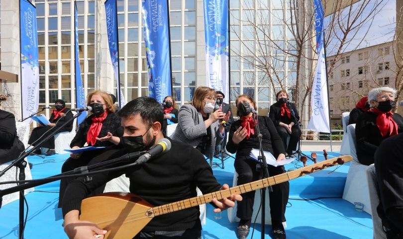 Açık hava konserinde Başkan Fatma Şahin, Antep türküsü söyledi