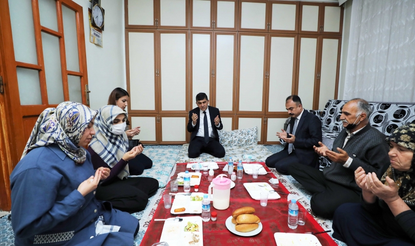 Başkan Fadıloğlu, şehit ailesiyle iftar yaptı