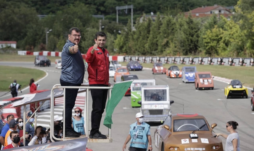 Selçuk Bayraktar, DENECAR Takımı’nı tebrik etti