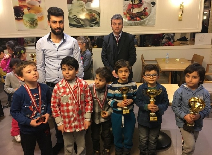 GKV’li minik satranççılar ödülle döndü
