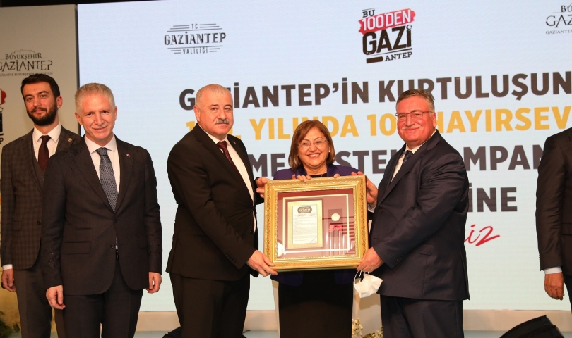 Yüzüncü Yılda Yüz Hayırsever Kampanyası Ödül Töreni gerçekleşti