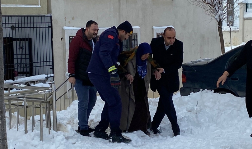 Büyükşehir, şehrin dört bir yanına yardım için ekiplerini seferber etti