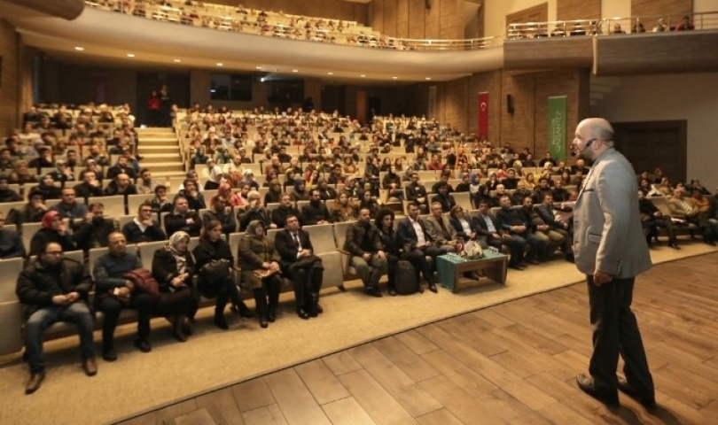 Talha Uğurluel'den "Selamlık Sohbetler" konferansı