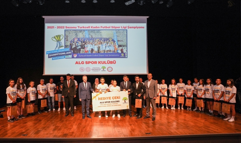 Başkan Fadıloğlu, şampiyonları ödüllendirdi