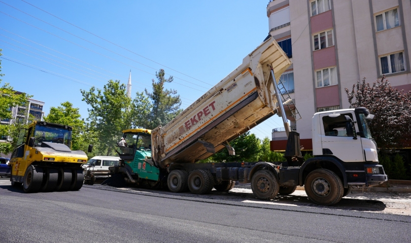 Şehitkamil’deki asfalt yenileme çalışması aralıksız sürüyor