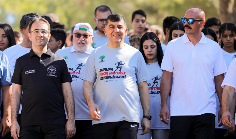 Yüzlerce kişi, sağlık için doğada buluştu