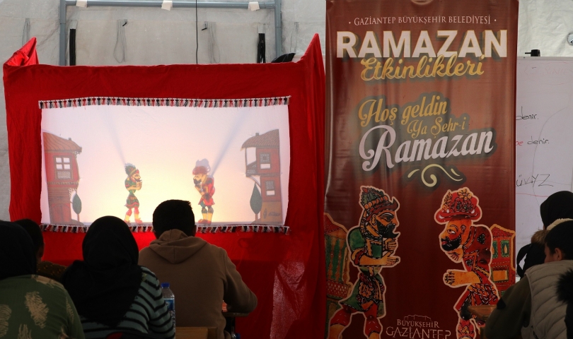 Gaziantep Büyükşehir, Ramazan Ayı boyunca deprem bölgelerinde "Hacivat ve Karagöz’ü" sahneliyor