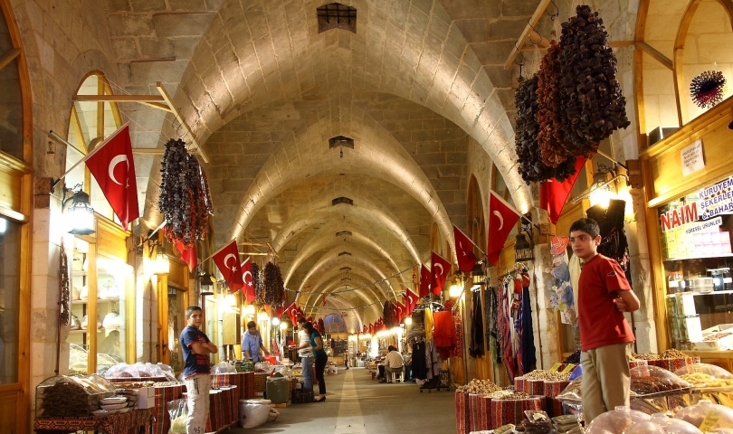 Başkan Fatma Şahin’den zincirli bedesten esnafına destek eli!