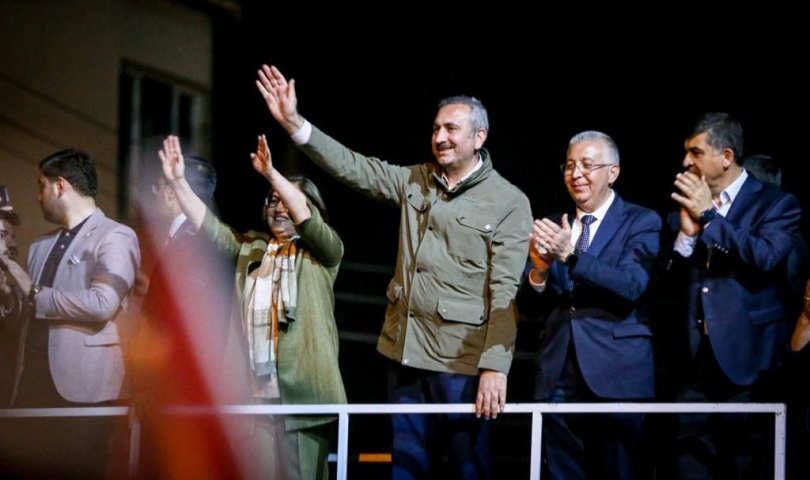 Abdulhamit Gül: “Hep beraber durmak yok, yola devam diyeceğiz”