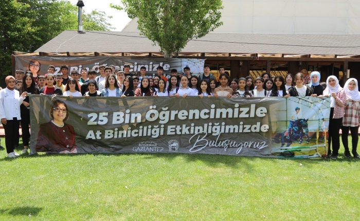 Gaziantep Büyükşehir’den afetzede gençlere atla terapi hizmeti
