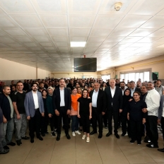 Gül ile Fadıloğlu, fabrika işçileri ve esnafı ziyaret etti
