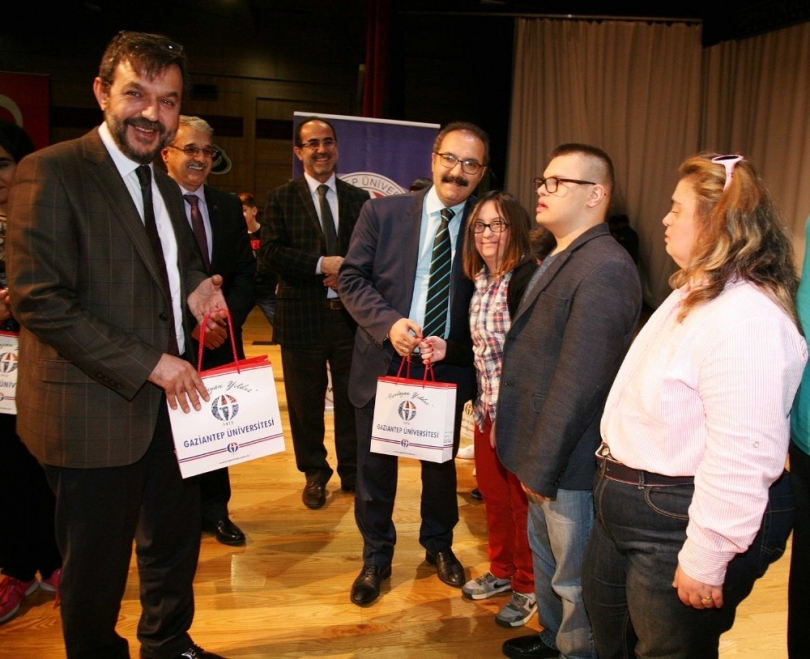 GAÜN'den down sendromlu çocuklara hediye