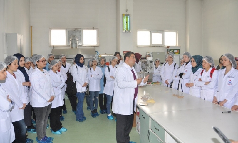 Diyetisyen adayları Oba Makarna'yı gezdi