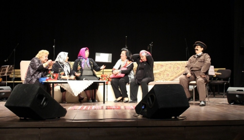 65 yaşında tiyatrocu oldular