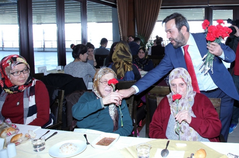 GAÜN huzurevi sakinlerini karşıladı