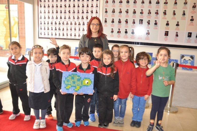 GKV’li miniklerin mozaik sergisi büyük ilgi görüyor