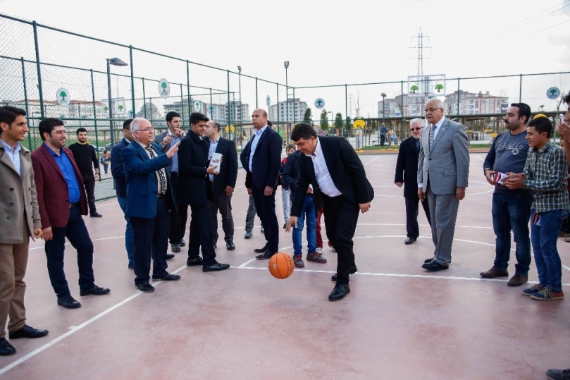 Mehmet Erdoğan ve Fadıloğlu'dan mahallelere referandum ziyareti