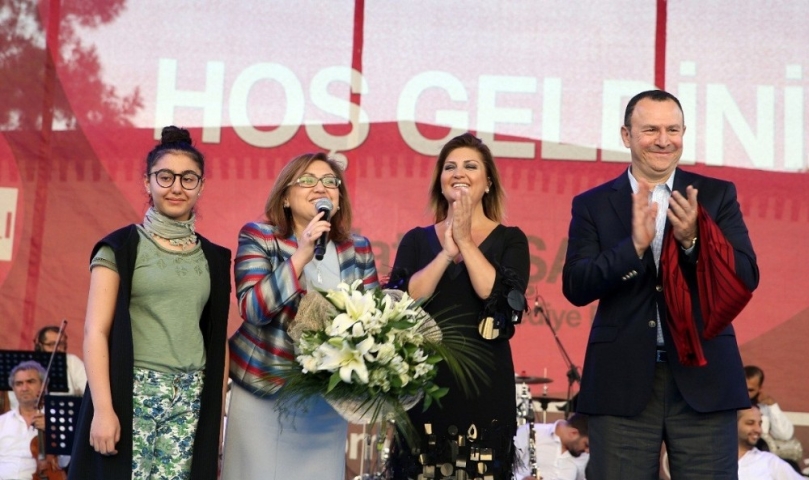Sibel Can’dan Anneler Günü konseri