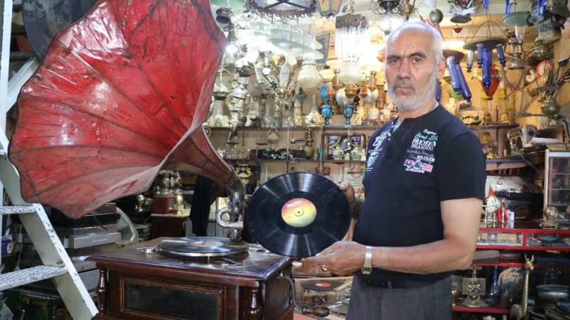 Antikacıların gözdesi tarihi gramofonlar
