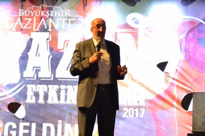 Gazeteci-yazar Dilipak ramazanı anlattı