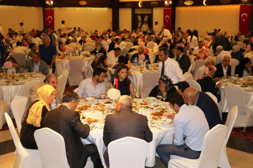 Gaziantep protokolü şehit yakınlarıyla bir araya geldi