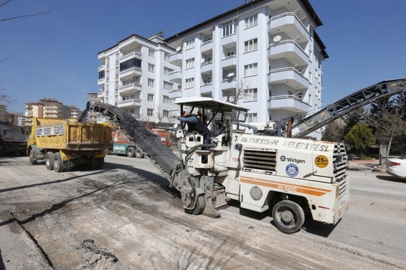 120 bin metre küp eski asfaltı geri dönüşümde kullandı