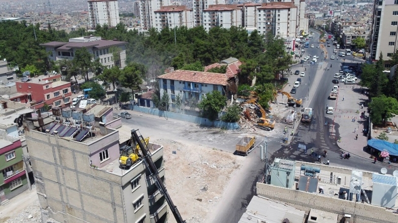 Kentsel dönüşüm çalışmaları kapsamında polis merkezi yıkıldı